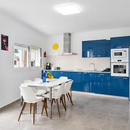 Sparrow Apartman La Santa