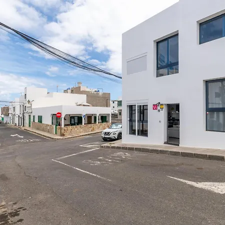 Sparrow Apartman La Santa